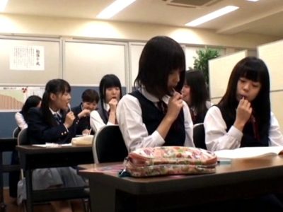 進学塾ロリ学生が睡眠薬飴で眠らされ処女喪失中出しされる