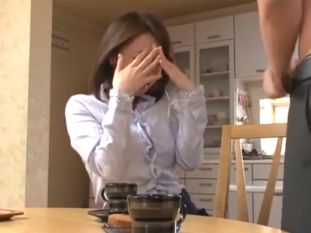 貞淑巨乳妻自宅迫り 欲求不満身体疼き浮気バック
