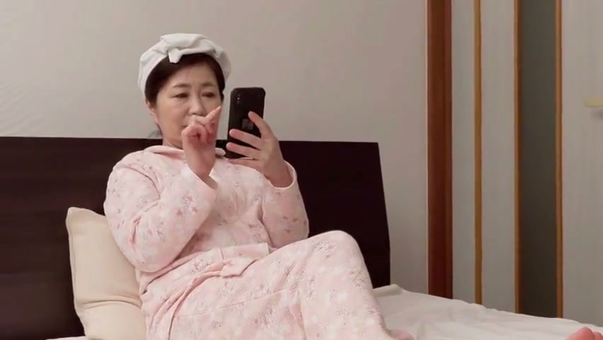 巨尻熟女お母さんが近親脅迫尻穴解禁オナニー絶叫息子盗撮