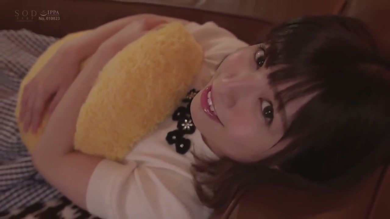 こんなの目の前でやられたら偏差値72才女がカメラ前で美乳マンコ露出の大胆AVデビュー