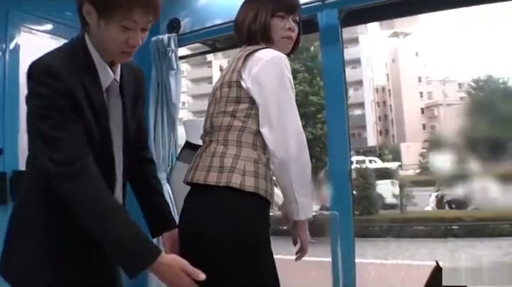 ミニスカOLの黒パンスト破って着衣のままバック激ピス中出し