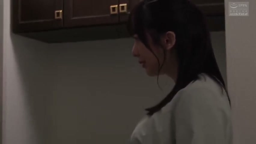 夫の上司が二人きり家で立ちバック挿入し妻を襲う｜そこにエロはあるんか