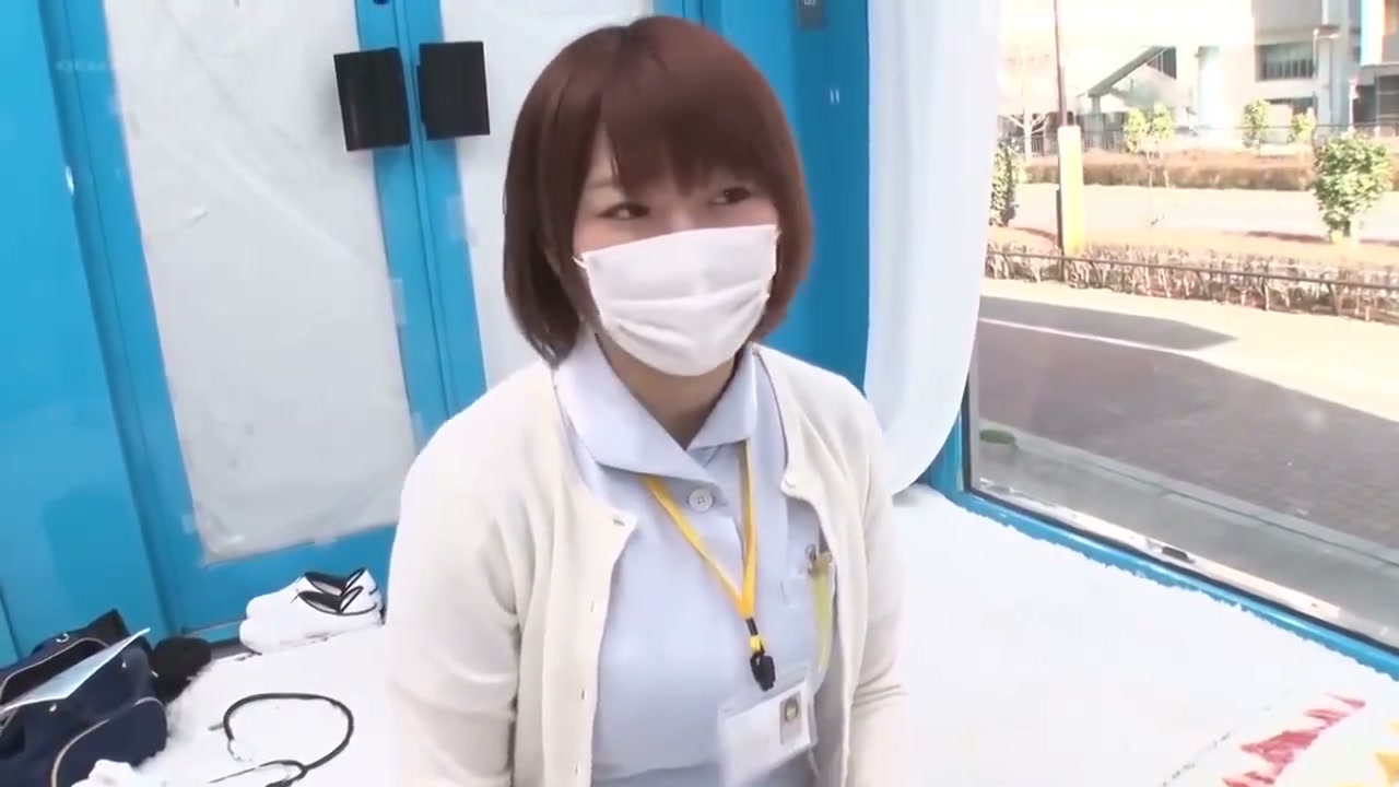 ショートヘア巨乳ナースの触診がパイズリ射精まで発展する｜そこにえろはあるんか