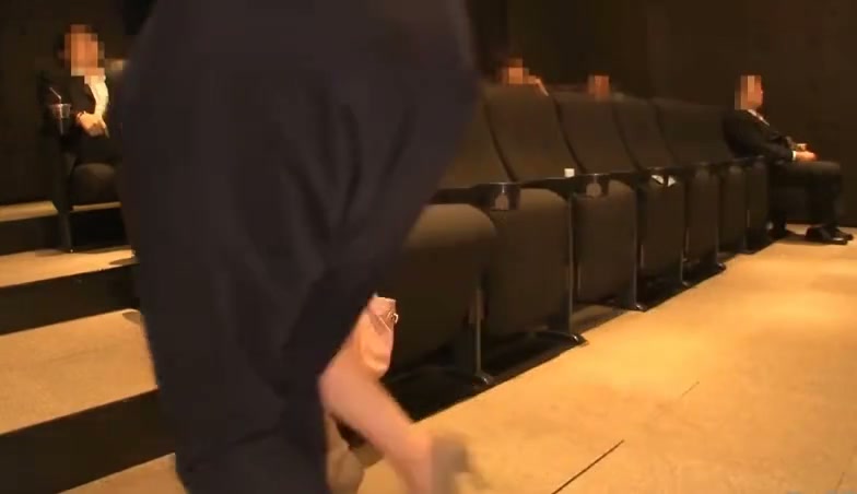 映画館の隣席から媚薬バイブを突っ込まれエビ反り潮吹きする｜そこにえろはあるんか