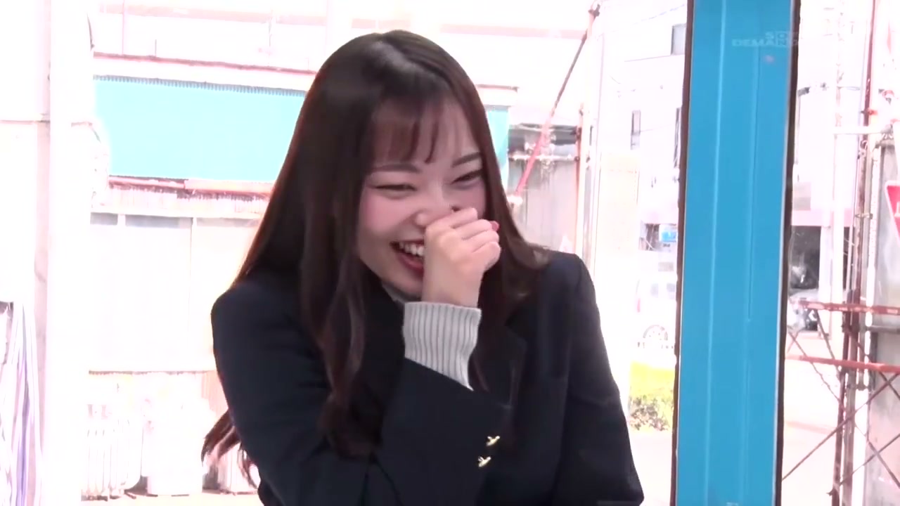 制服姿の美少女が発情して距離が消える すぐ横の相手を気にしつつ2｜そこにエロはあるんか